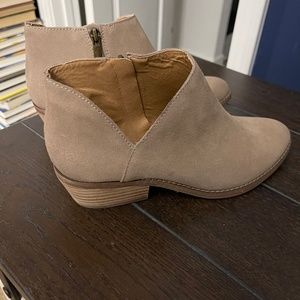 Lucky Brand NWOT Taupe Booties